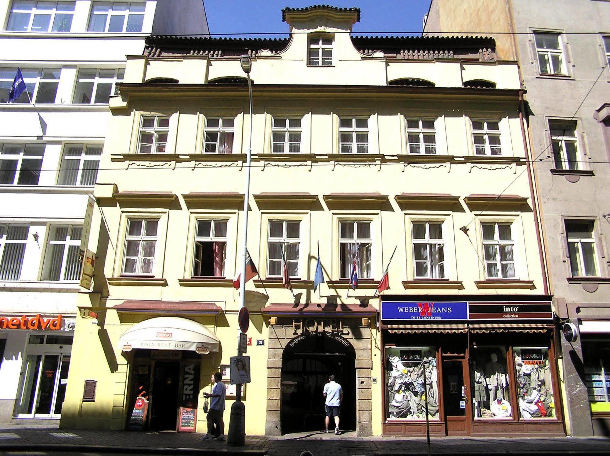 U Dvou Zlatych Klicu Hotel Praga