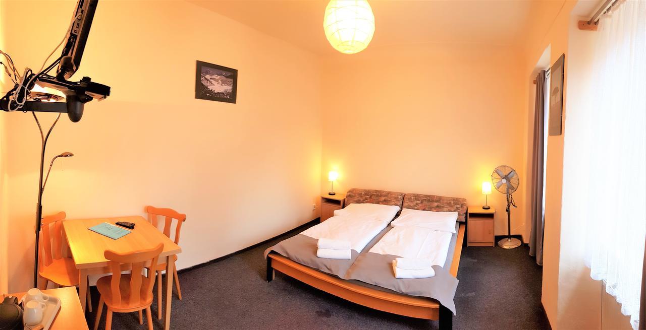 U Dvou Zlatych Klicu Hotel Praag
